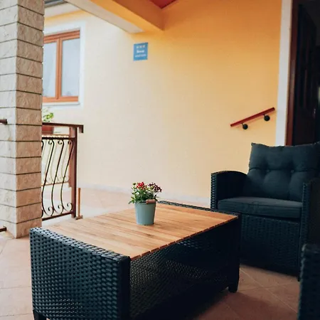 Apartment Euphemia 2 *